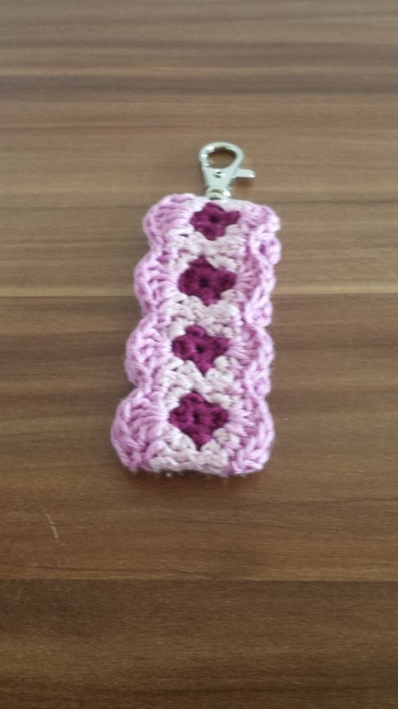 Kostenlose Anleitung Schlüsselanhänger (oder Armband) aus Granny Squares