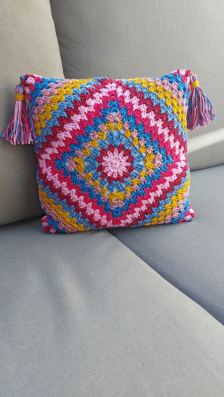 Granny Square Kissen "Boho Dreams", Hippie Style Häkelkissen Häkelanleitung
