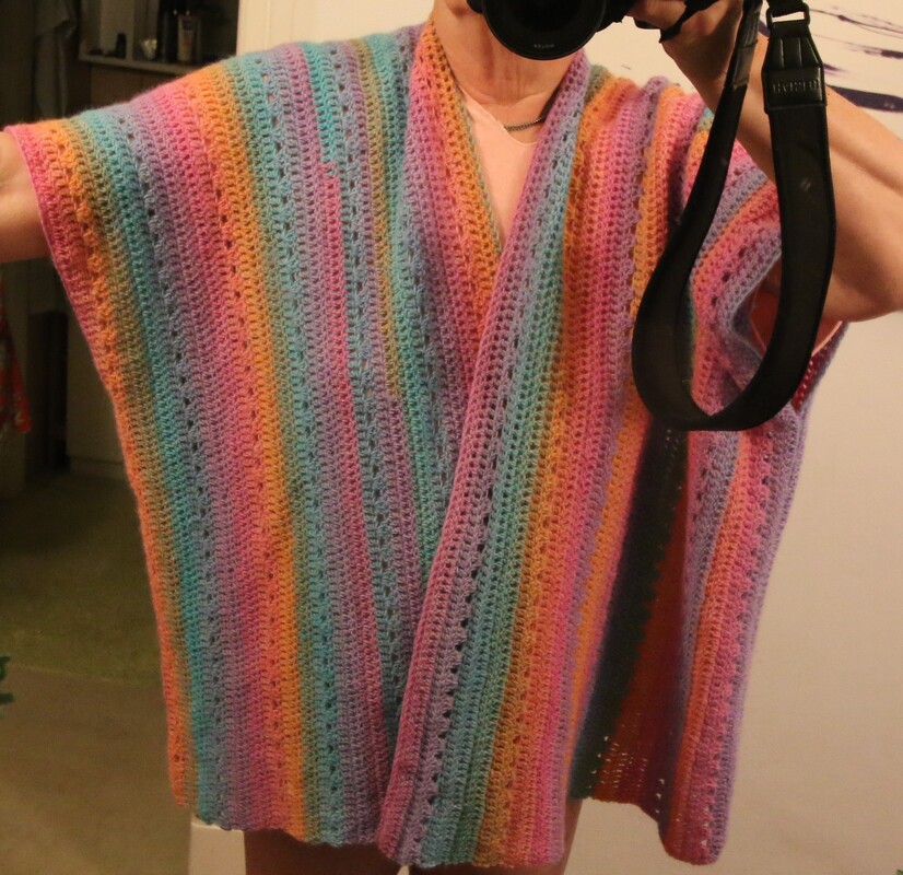 Lässige Poncho-Jacke Meereshimmel - Häkelanleitung