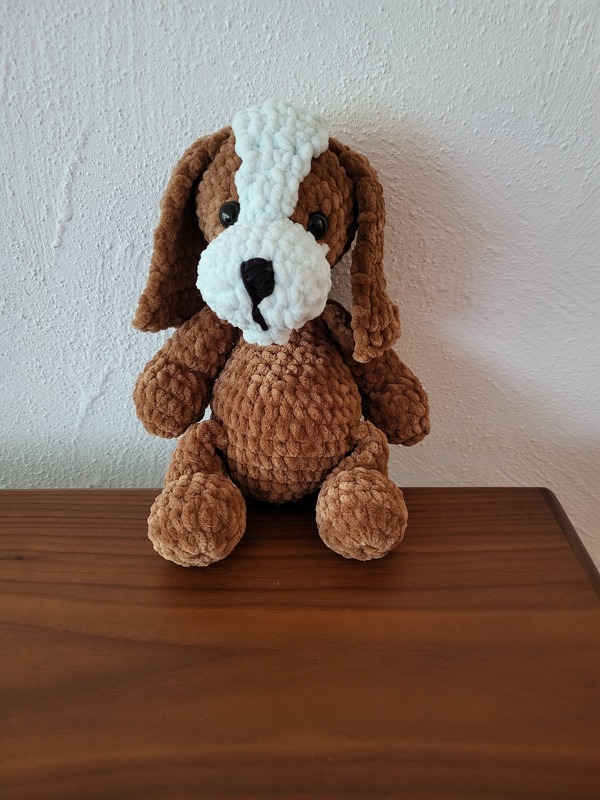 Häkelanleitung: Süßer Amigurumi Hund „Toffee“