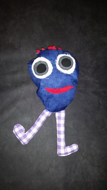 Leider habe ich zu spät gemerkt, dass der Stoff um die Augen ausfranzt. ..mein Sohn ist trotzdem ganz glücklich