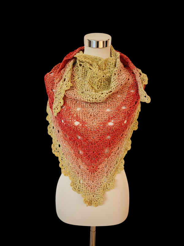 Häkeltuch Petalpoesie - Blumiges Dreieckstuch in lockerem Muster