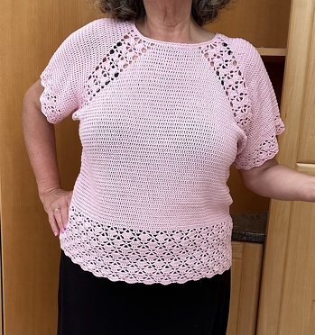 Die Anleitung ist gut verständlich geschrieben. Ich habe den Pulli sehr gerne gehäkelt!