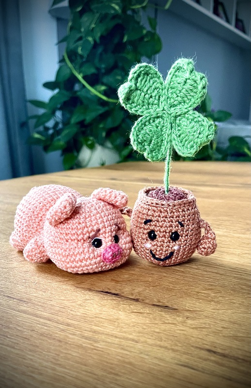 Crochet Pattern Clover with Quote
