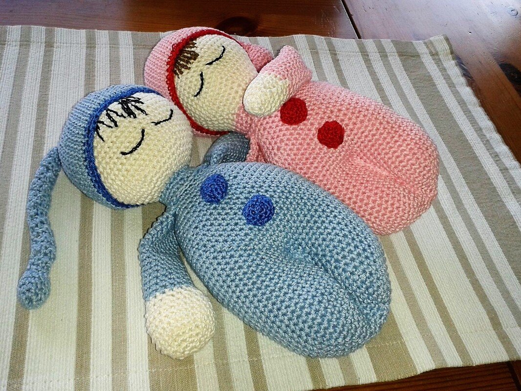 Schlafpüppchen Mimi und Mo - Häkelanleitung
