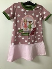 Pattern and instructions for a sporty skater dress with cuffs, sizes 80–140