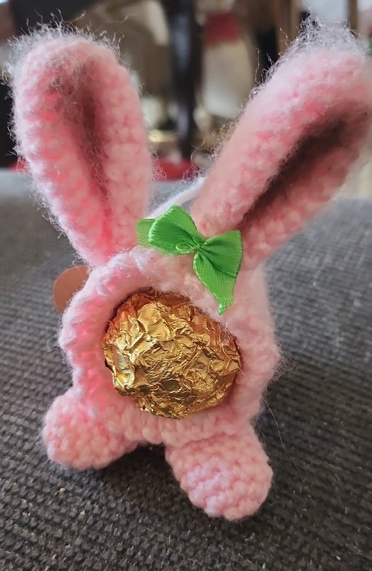 Häkelanleitung: Pralinen-Häschen „Naschmich“ - Die süße Osterüberraschung