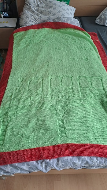 Es hat riesig Spaß gemacht die Decke zu stricken. Die Anleitung war wie immer gut verständlich und leicht nachzuarbeiten.