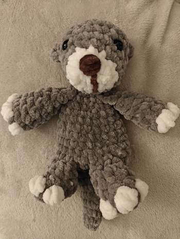 Die Anleitung ist sehr gut verständlich und der Otter ist super schnell gehäkelt. Ein sehr schönes Ergebnis.