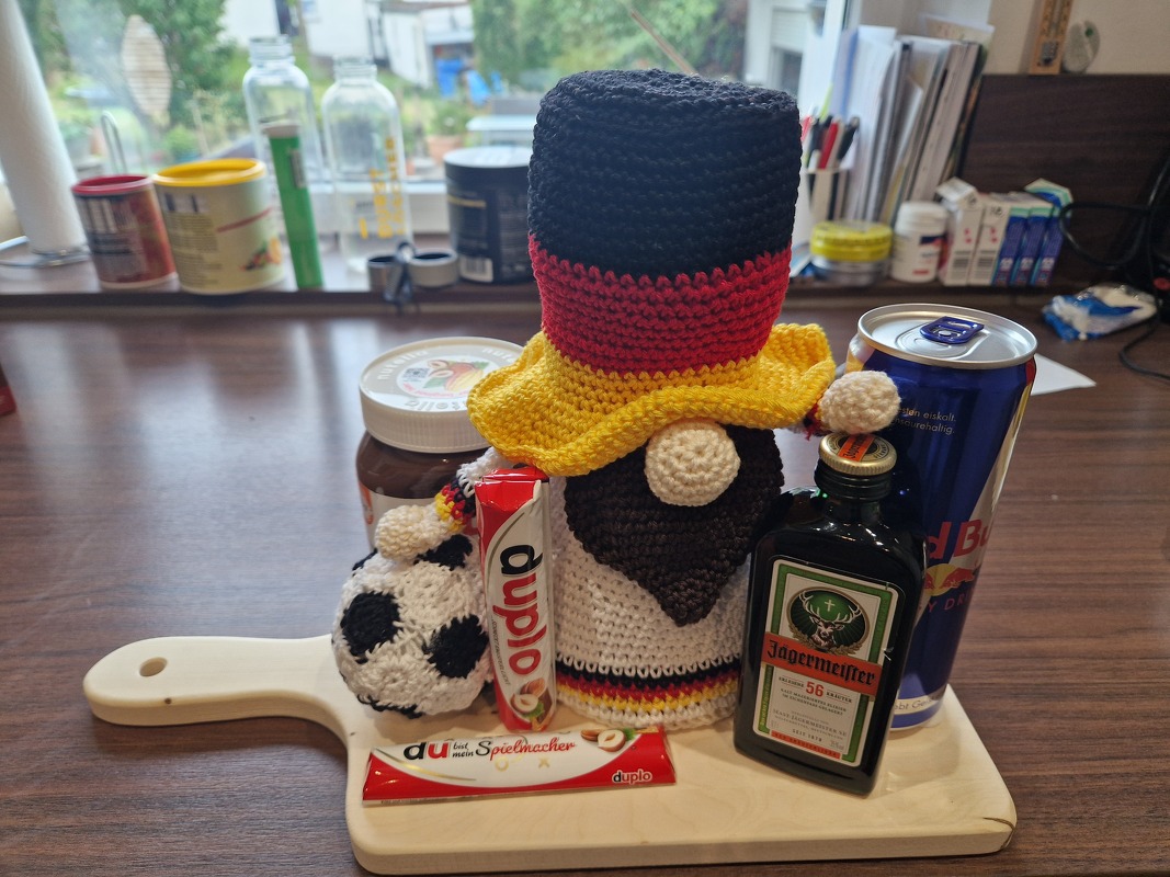 FUSSBALL-WICHTEL - Häkelanleitung Deutschland Gnom