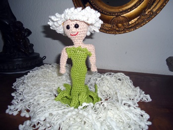 Eine ganz tolle Anleitung, da bekommt man schon Frühlingsgefühle. Es hat riesen Spaß gemacht diese Elfe nach zu häkeln, u. das Ergebnis ist zuckersüß. Danke dafür!!!