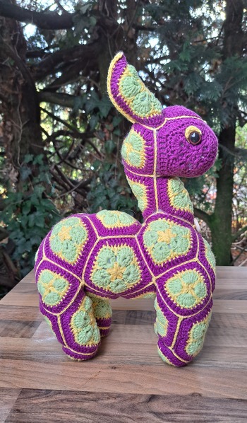 Eine sehr schöne Anleitung, detailliert beschrieben und bebildert. Es macht immer wieder Spaß, african flower Tiere von Häkelhaken zum Leben zu erwecken 🥰