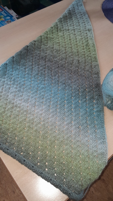 „ŝtupo“ - Asymmetrisches Stricktuch