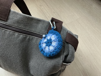 Schon mehrfach gehäkelt und verschenkt….mit kleinem Einkaufsbeutel drin ein ständiger Begleiter .