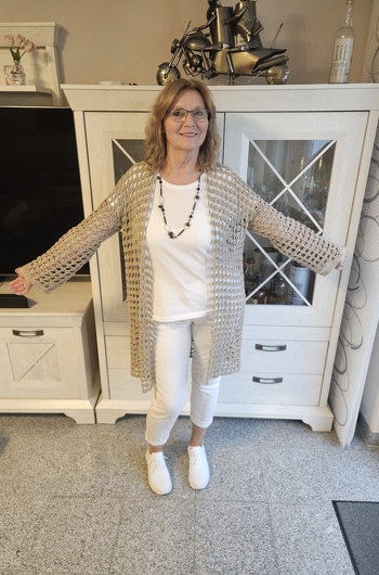 #Häkeljacke... Bin total begeistert, die Anleitung ist verständlich geschrieben. Zuerst war ich mir nicht so sicher, ob mir das gefällt. Jetzt bin ich total verliebt in diese Jacke. Sieht echt toll aus 👍😊😍