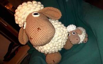 Hier das große Mama Schaf. Es ist ist ca. 50 cm hoch. Hat etwas gedauert, aber viel Spaß gemacht. Der Beschenkte hat sich riesig darüber gefreut. Das war es wehrt.