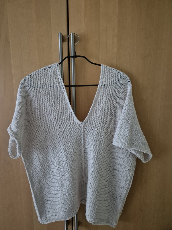 Gestricktes Sommershirt LA CROISETTE | nahtlos | besondere Konstruktion