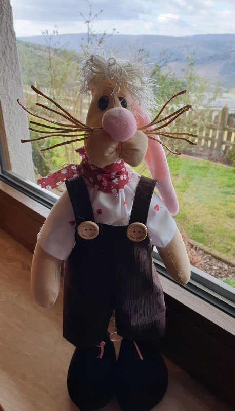 Nähanleitung Eddie, der Hasenjunge, stehend