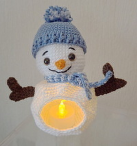 Das ist mein Schneemann Flocki. Schöne Anleitung. Ich hatte keine Schwierigkeiten beim Häkeln.