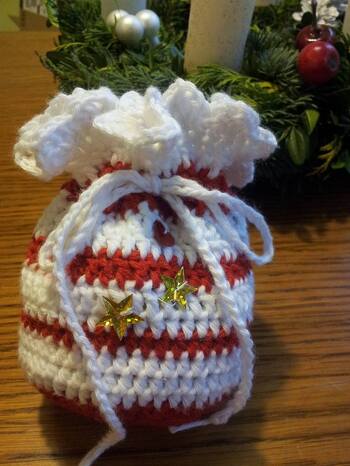 Hat geklappt und Spaßgemacht. Mit ein paar Perlen Weihnachtlich verschönert.