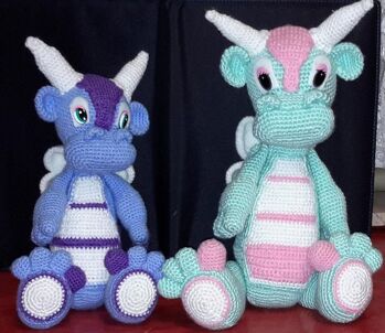 Hab gleich zwei gemacht mit unterschiedlicher Wolle
Wenn das zusammennähen nicht wäre würde ich noch mehr davon machen.
Anleitung superverständlich!