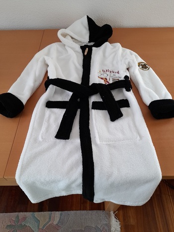 Kuschelweicher Harry Potter Bademantel, mein Enkel findet den Bademantel super.