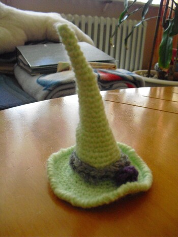 Es hat spaß gemacht diesen Hexenhut zu häkeln, leider passt er nur auf ein Wachtelei, was aber an mir liegt, da ich zu fest häkel. Der nächste wird besser.