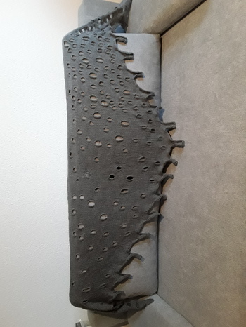 Das Tuch hat so eine tolle Wirkung, werde mir noch eines stricken. Tuch ist noch angespannt, also frisch von der Nadel ;-).