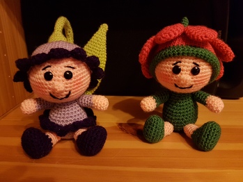 Ich habe schon mal ein bisschen für den Frühling gehäkelt. Sind Primelchen und Glöckchen nicht niedlich?