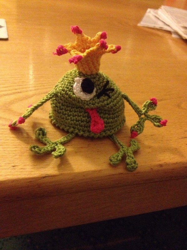 Crochet Pattern Egg Warmer Frog King - PDF english