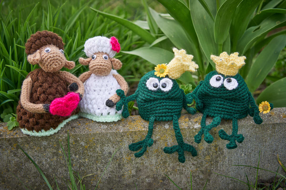 Crochet Pattern Egg Warmer Frog King - PDF english