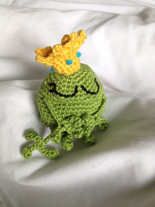Crochet Pattern Egg Warmer Frog King - PDF english