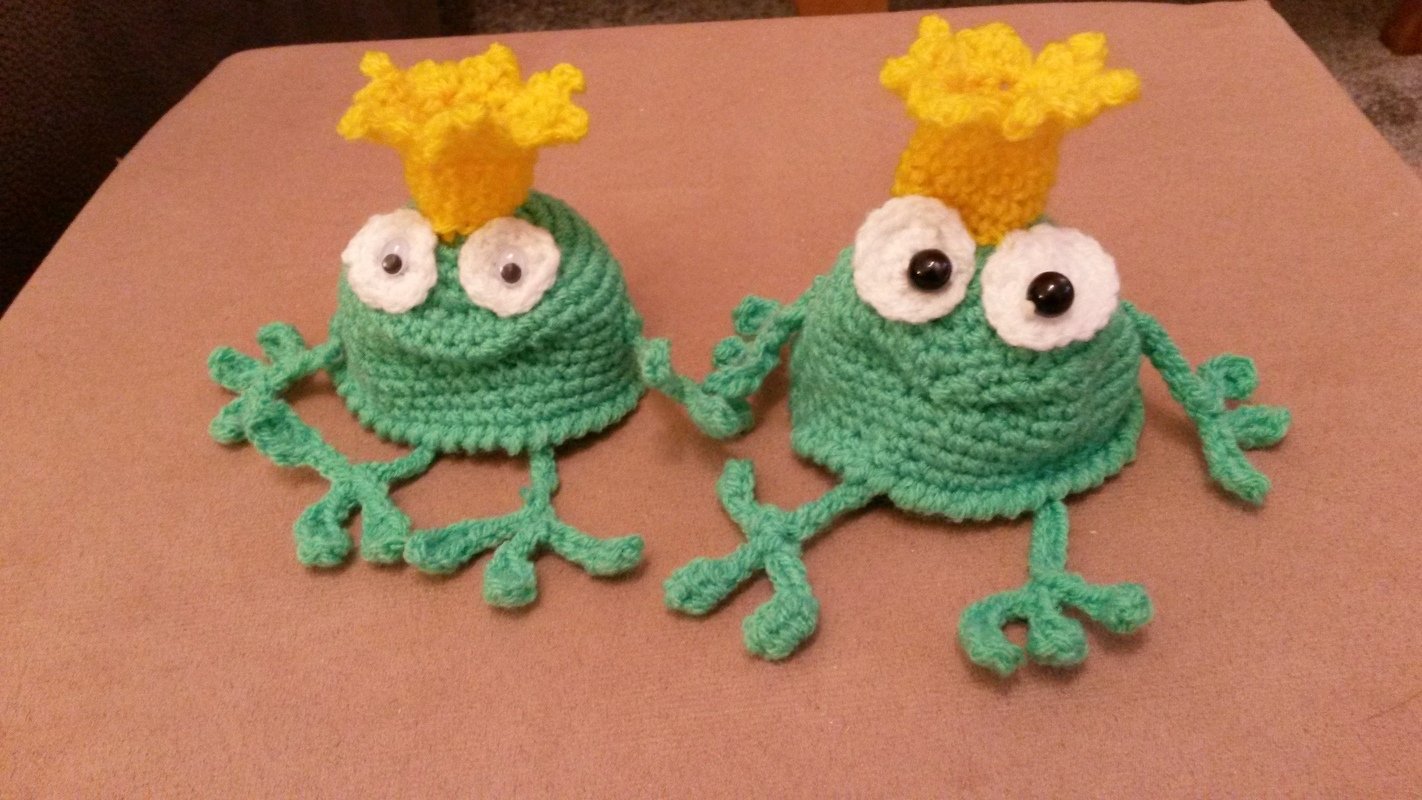 Crochet Pattern Egg Warmer Frog King - PDF english