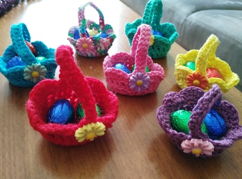 Habe 20 von diesen Körbchen gehäkelt und eine Menge Reste quitt gekriegt