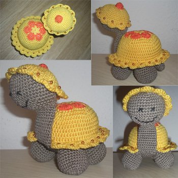 Das ist mein Blumenkrötchen!
Den Rand hab ich allerdings etwas abgewandelt und der Hut bekam einen kleinen Knubbel :)