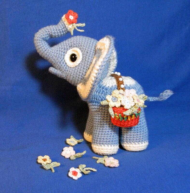 Häkelanleitung Blumenfant - Amigurumi Elefant Häkelanleitung