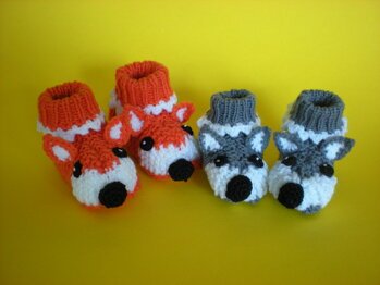 Mein Beitrag zum Wettbewerb.
Die Schühchen waren schnell und super nachzustricken. Es hat Spaß gemacht!
In grau gestrickt sehen sie aus wie kleine Wölfe :)