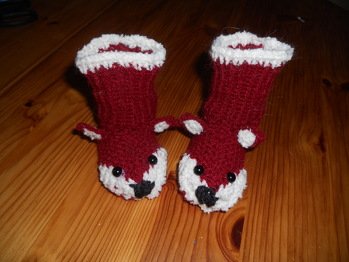 Nachdem mein erstes Paar eher Bärchen geworden sind, hab ich mich gleich dran gemacht, noch ein Paar zu stricken :) Hat richtig Spaß gemacht! Hier erst mal Nr. 2