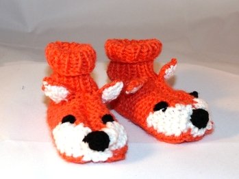 Die Anleitung ist gut verständlich und die Schühchen sind schnell gestrickt.
Fertig sehen sie dann wirklich toll aus.
Einzig der Schaft ist m.E. etwas schmal, gerade für die größeren Größen.