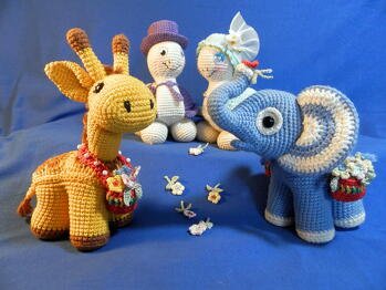 Und so sieht es aus, wenn sie alle beisammen sind. Ist doch eine lustige Gesellschaft - oder?
LG
Ruth