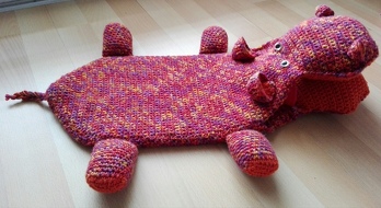 Die Anleitung (sehr ausführlich) ist einfach super und das Ergebnis genial. Beide Daumen nach oben für die Idee und Anleitung!!:)