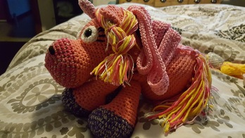 Hallo,
ich habe diese Anleitung als Vorlage genommen-etwas verändert und schwupps ist diese EinhornTasche für meine Große entstanden