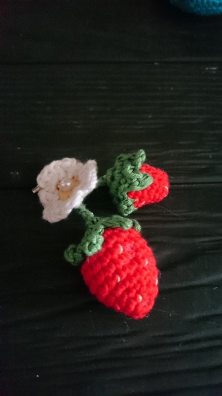 Mini Erdbeeren mit Blume (Gr. ca. 3 cm)