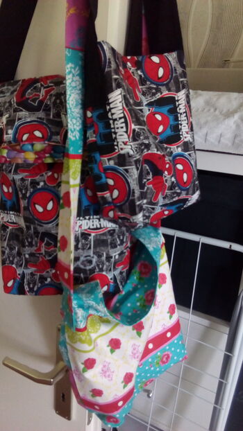 3 verschiedene sind es  geworden. Eine  Kita Tasche und 2 größere. Ich hatte keine Probleme beim herstellen.