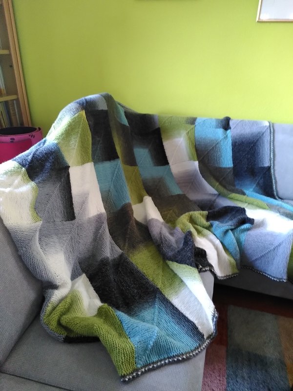 Kuscheldecke in Kästchenoptik 