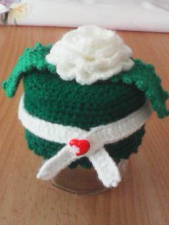 Crochet flower: rose with the leaves (size 4-5 cm)