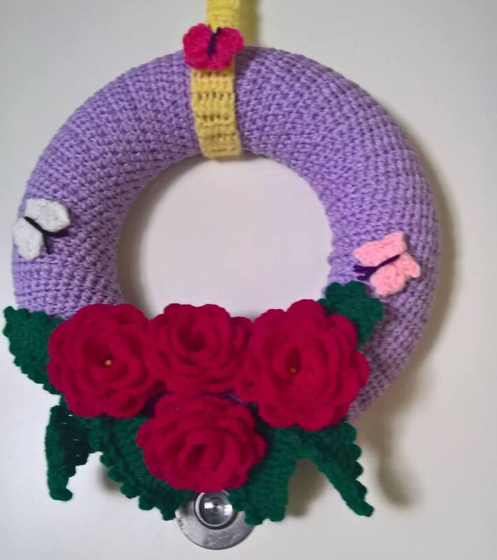 Häkelblume Rose mit den Blättern (Gr. 4-5 cm)