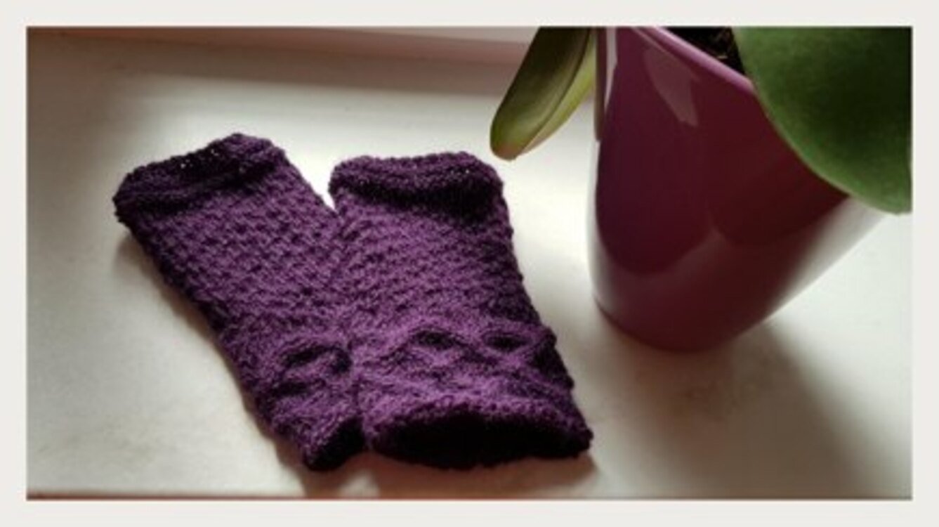 Wrist warmers &quot;Claire&quot; with celtic cable, knitting pattern, 2 sizes