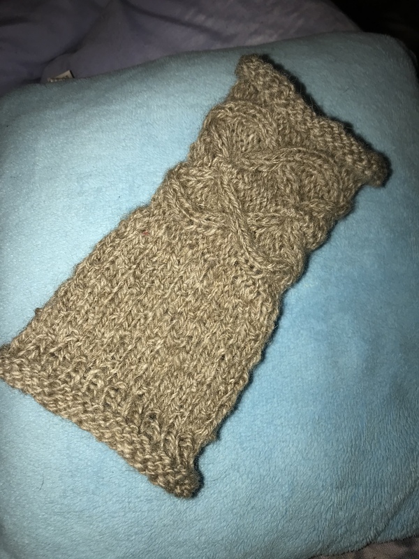 Wrist warmers "Claire" with celtic cable, knitting pattern, 2 sizes