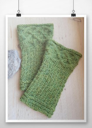 Wrist warmers &quot;Claire&quot; with celtic cable, knitting pattern, 2 sizes